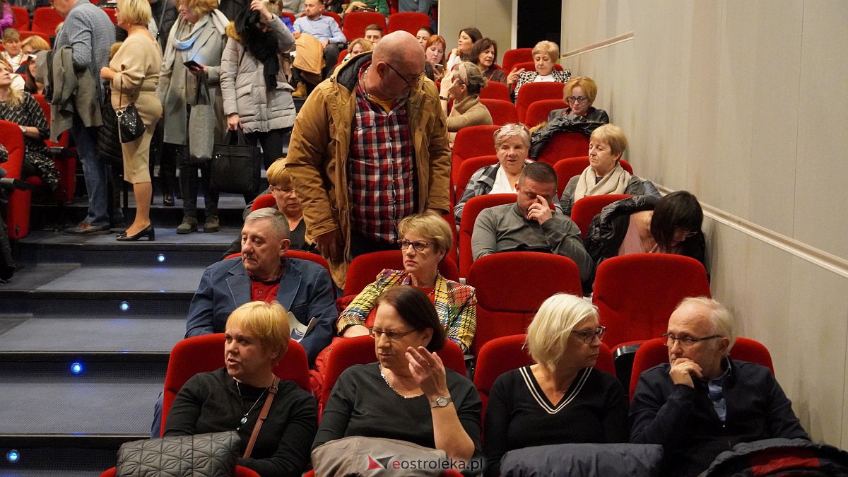 „Najsłodszy owoc” - spektakl komediowy w Ostrołęckim Centrum Kultury [5.12.2022]  - zdjęcie #31 - eOstroleka.pl