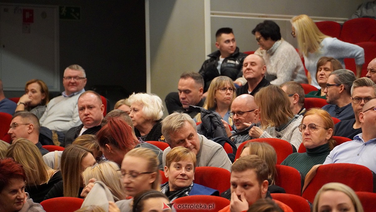 „Najsłodszy owoc” - spektakl komediowy w Ostrołęckim Centrum Kultury [5.12.2022]  - zdjęcie #29 - eOstroleka.pl