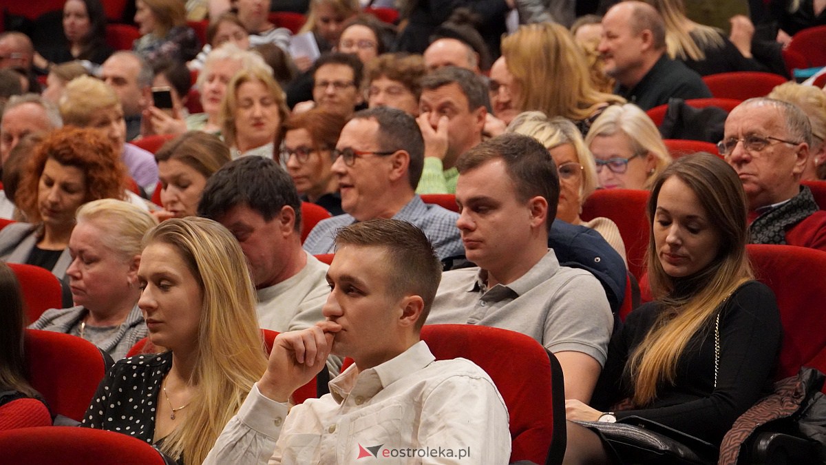 „Najsłodszy owoc” - spektakl komediowy w Ostrołęckim Centrum Kultury [5.12.2022]  - zdjęcie #28 - eOstroleka.pl