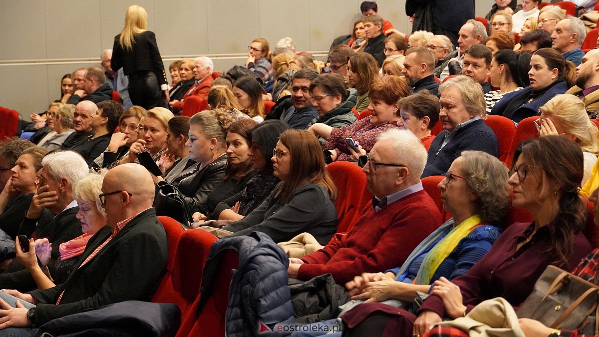 „Najsłodszy owoc” - spektakl komediowy w Ostrołęckim Centrum Kultury [5.12.2022]  - zdjęcie #27 - eOstroleka.pl