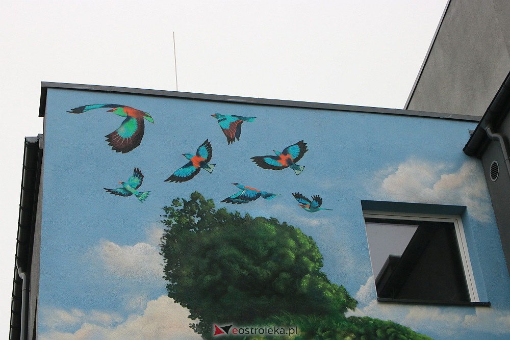 Odsłonięcie muralu w Multimedialnym Centrum Natura w Ostrołęce [06.12.2022] - zdjęcie #5 - eOstroleka.pl
