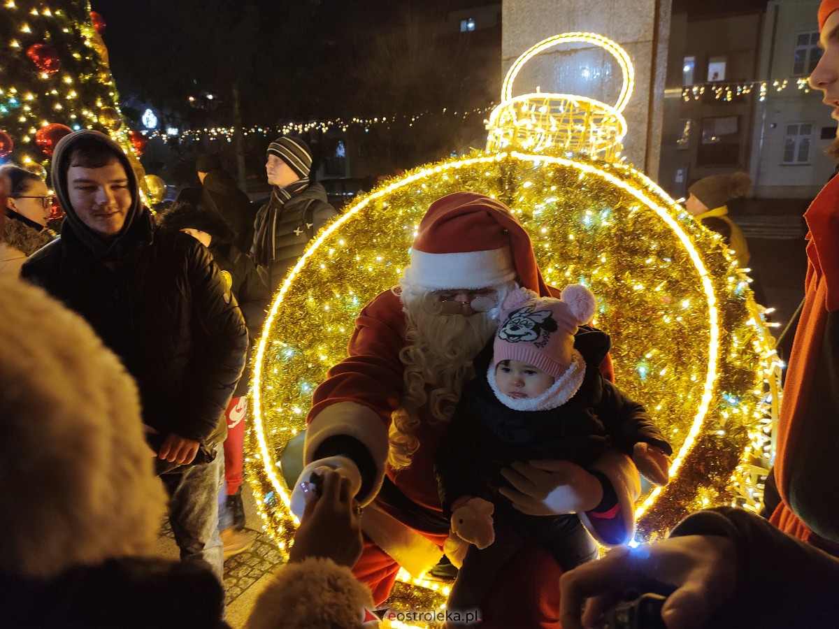 Święty Mikołaj w Ostrołęce [06.12.2022] - zdjęcie #28 - eOstroleka.pl