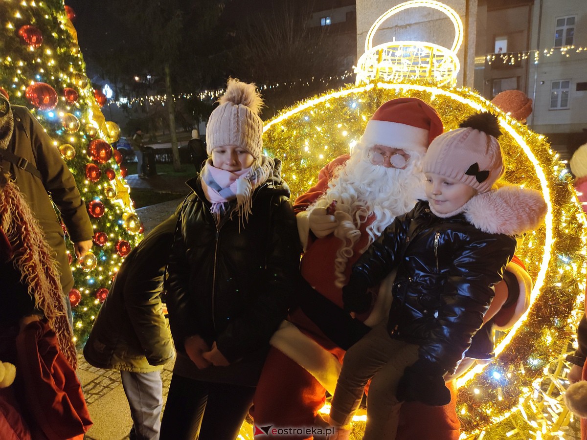 Święty Mikołaj w Ostrołęce [06.12.2022] - zdjęcie #24 - eOstroleka.pl
