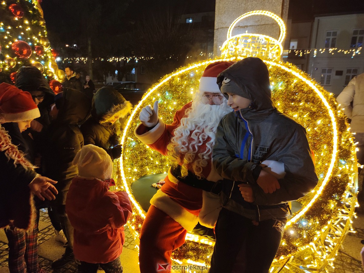 Święty Mikołaj w Ostrołęce [06.12.2022] - zdjęcie #20 - eOstroleka.pl