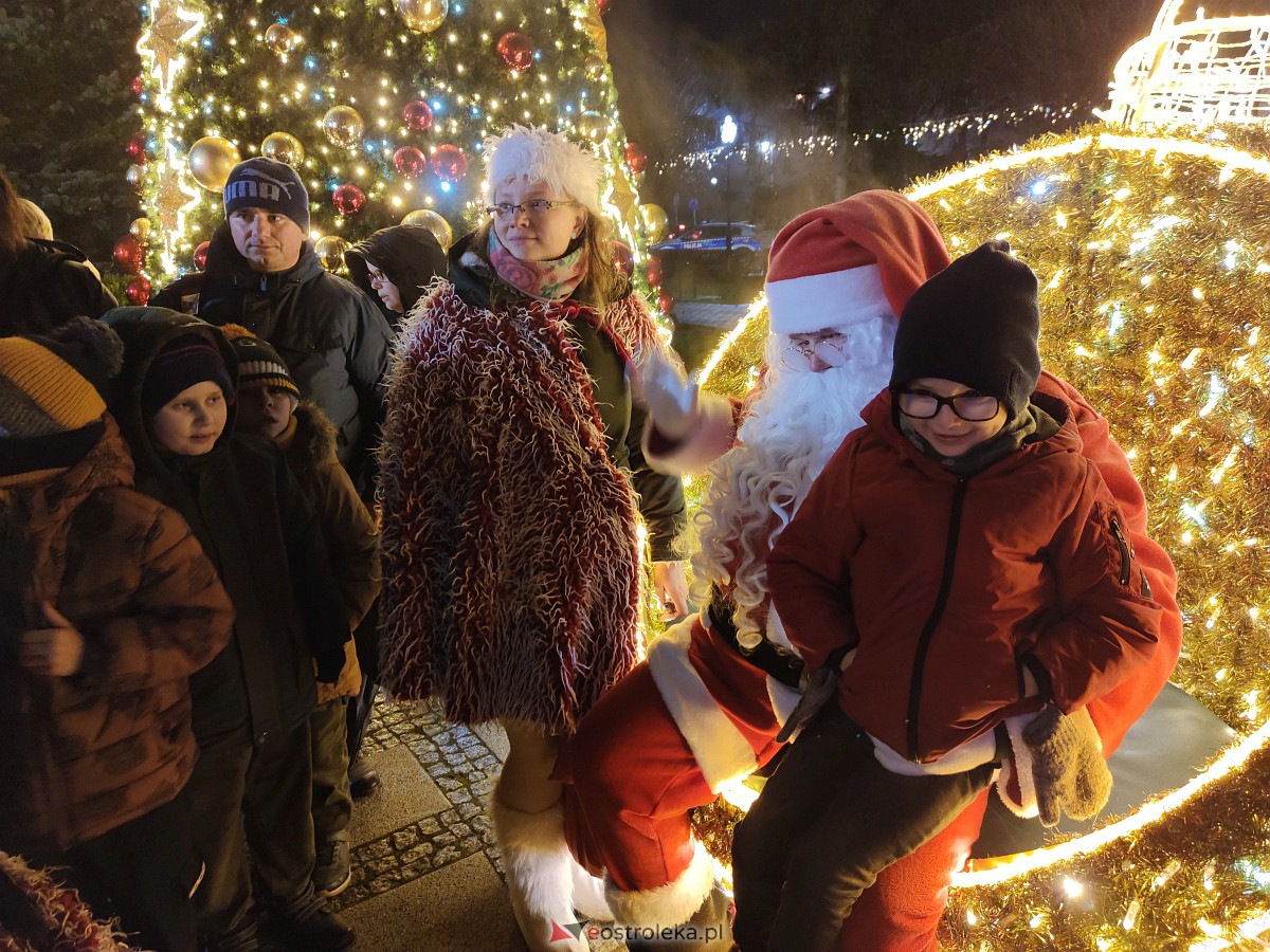 Święty Mikołaj w Ostrołęce [06.12.2022] - zdjęcie #10 - eOstroleka.pl