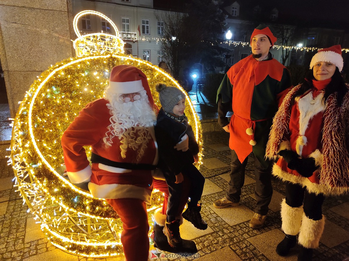 Święty Mikołaj w Ostrołęce [06.12.2022] - zdjęcie #2 - eOstroleka.pl