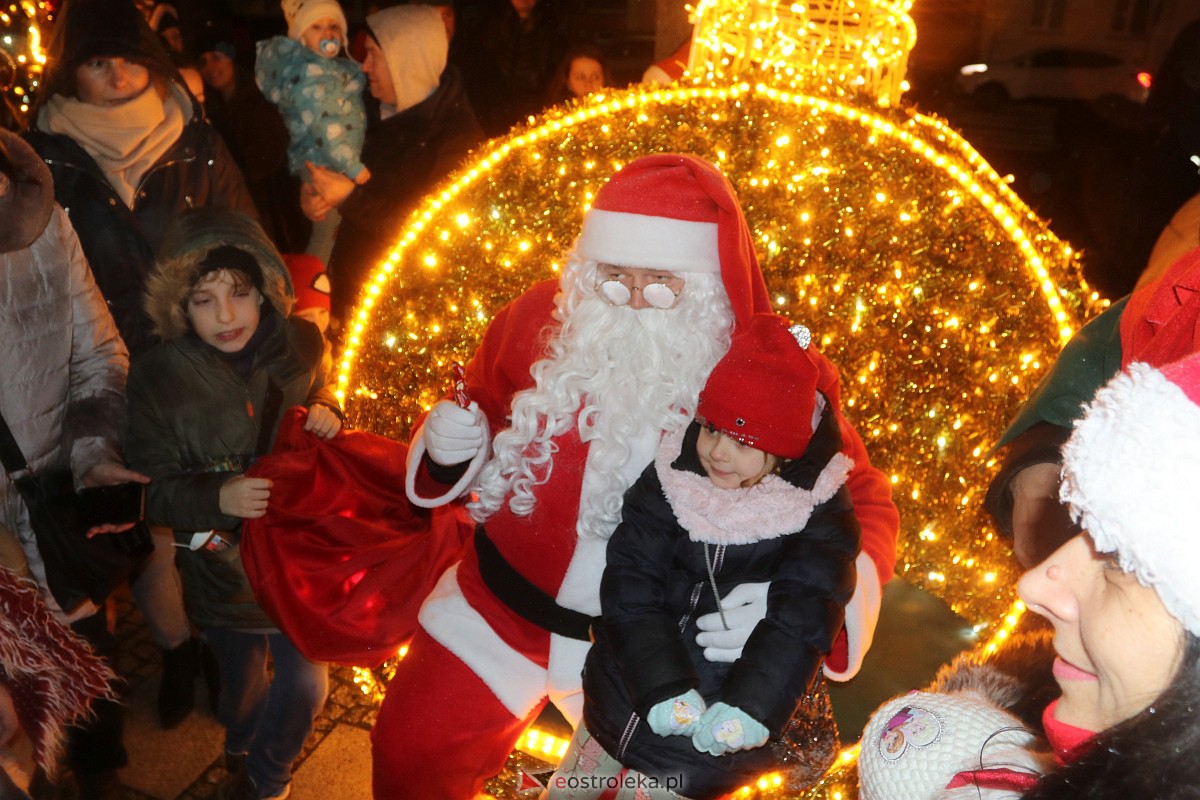 Święty Mikołaj w Ostrołęce [06.12.2022] - zdjęcie #124 - eOstroleka.pl