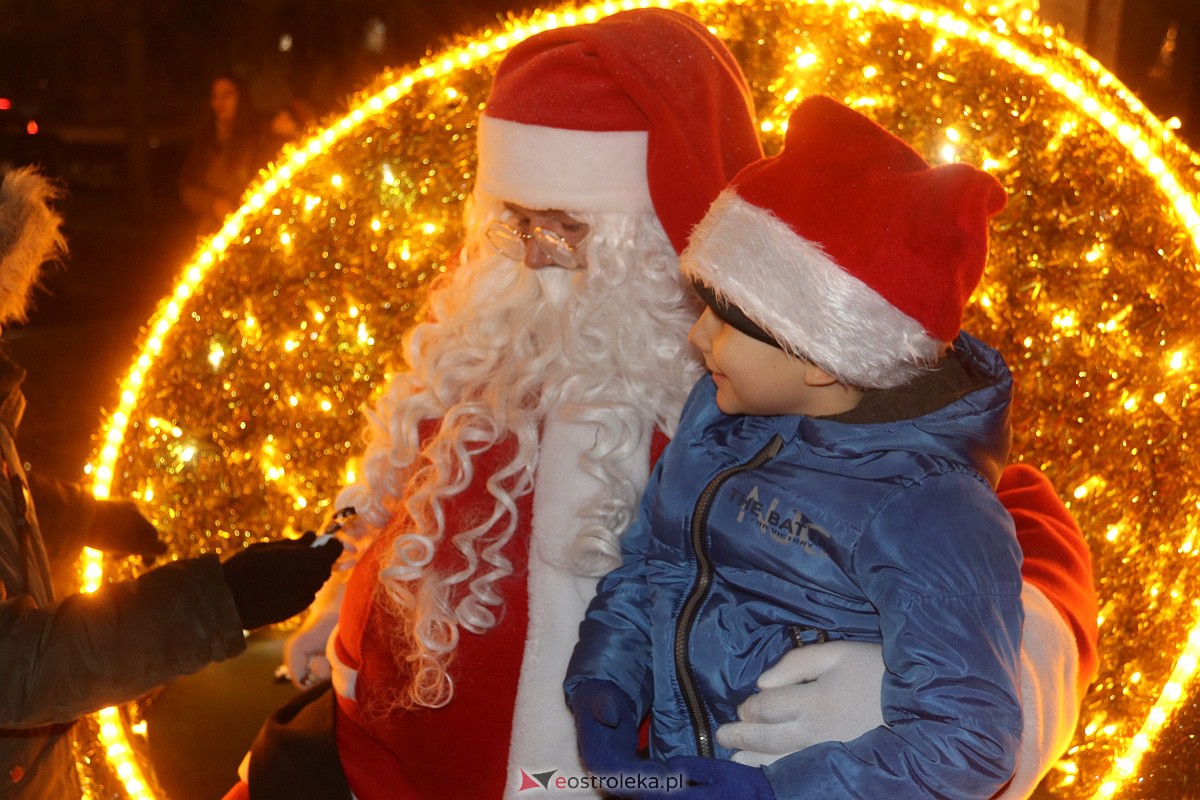 Święty Mikołaj w Ostrołęce [06.12.2022] - zdjęcie #73 - eOstroleka.pl