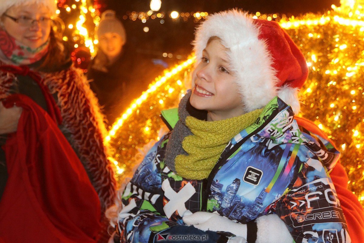 Święty Mikołaj w Ostrołęce [06.12.2022] - zdjęcie #48 - eOstroleka.pl