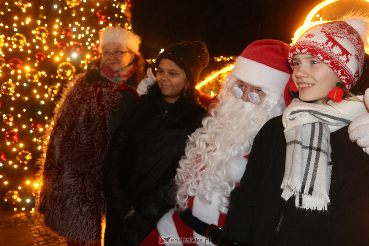 Święty Mikołaj w Ostrołęce [06.12.2022] - zdjęcie #39 - eOstroleka.pl