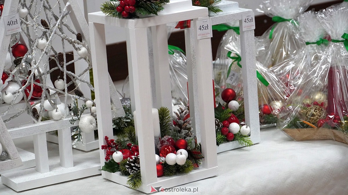Kiermasz Bożonarodzeniowy w Warsztatach Terapii Zajęciowej Motylki [7.12.2022] - zdjęcie #6 - eOstroleka.pl