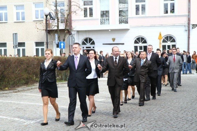 Polonez maturzystów (08-04-2011) - zdjęcie #17 - eOstroleka.pl