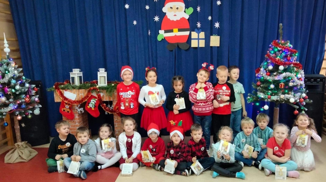 Mikołajki Szkole Podstawowej w Drwęczy [06.12.2022] - zdjęcie #4 - eOstroleka.pl