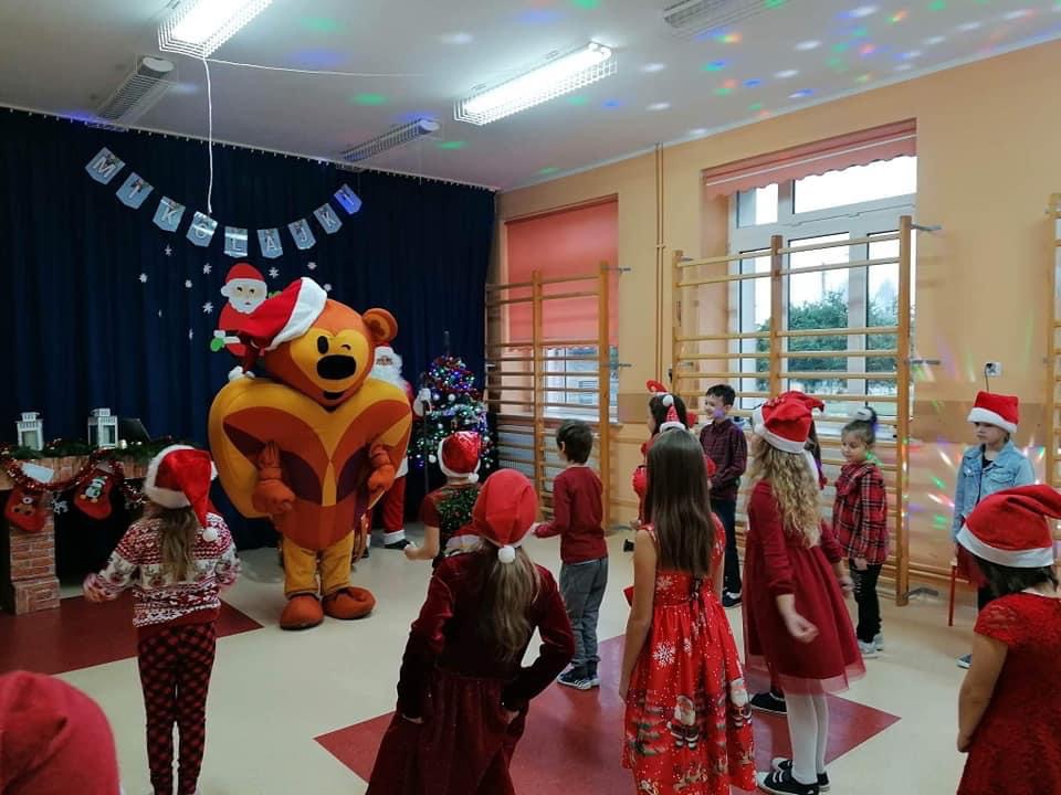 Mikołajki Szkole Podstawowej w Drwęczy [06.12.2022] - zdjęcie #2 - eOstroleka.pl