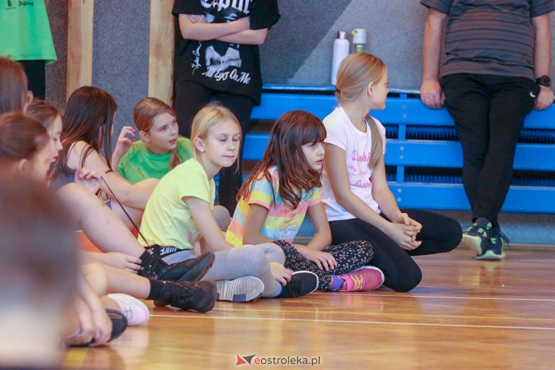 Mikołajkowy wielobój z UKS Atleta Ostrołęka [9.12.2022] - zdjęcie #15 - eOstroleka.pl