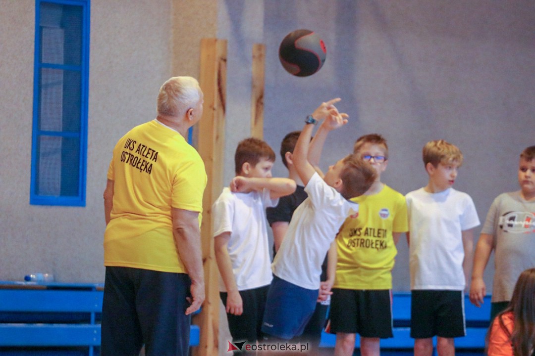 Mikołajkowy wielobój z UKS Atleta Ostrołęka [9.12.2022] - zdjęcie #10 - eOstroleka.pl