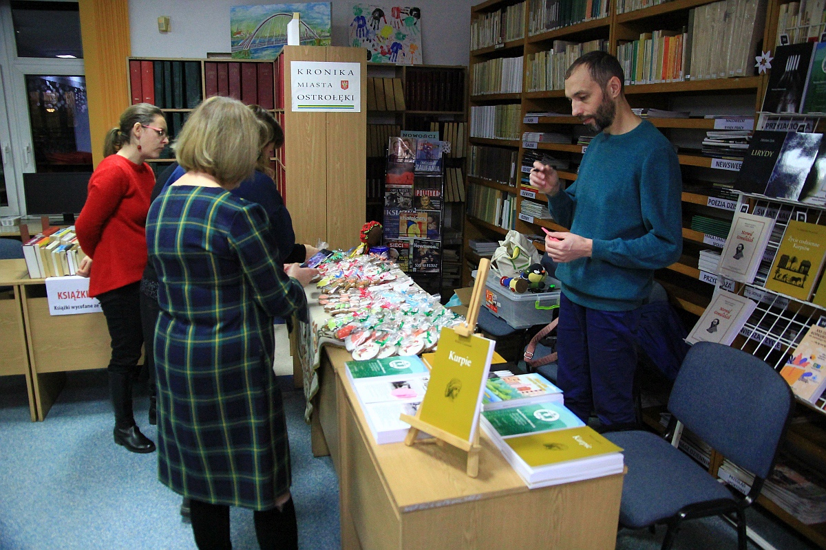 Gwiazdkowy kiermasz z kurpiowskim akcentem [09.12.2022] - zdjęcie #40 - eOstroleka.pl