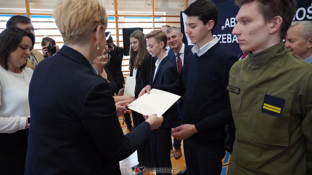 Stypendia Prezesa Rady Ministrów - uroczyste rozdanie w Zespole Szkół Powiatowych w Myszyńcu [09.12.2022] - zdjęcie #32 - eOstroleka.pl