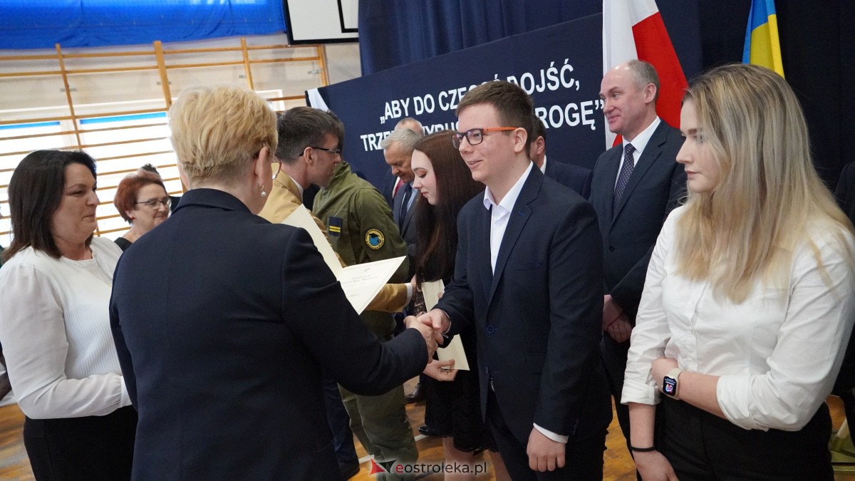 Stypendia Prezesa Rady Ministrów - uroczyste rozdanie w Zespole Szkół Powiatowych w Myszyńcu [09.12.2022] - zdjęcie #26 - eOstroleka.pl