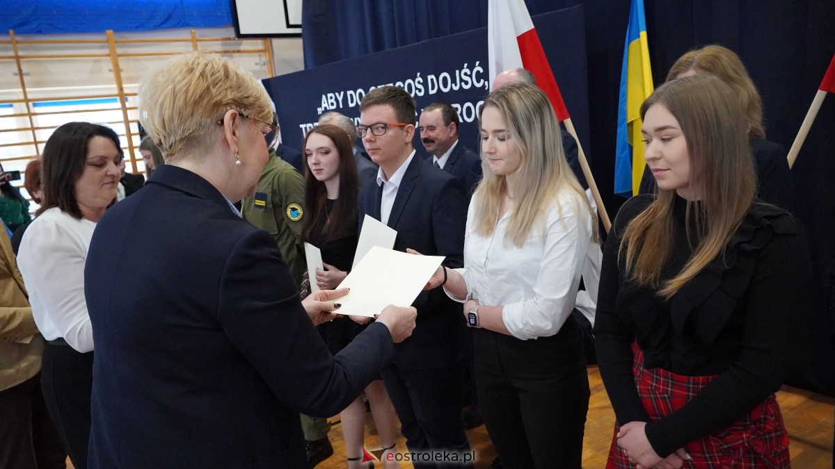 Stypendia Prezesa Rady Ministrów - uroczyste rozdanie w Zespole Szkół Powiatowych w Myszyńcu [09.12.2022] - zdjęcie #25 - eOstroleka.pl