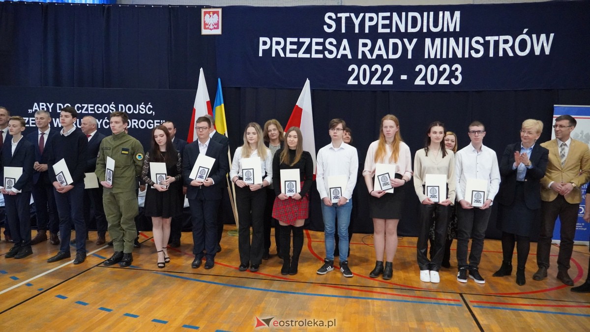 Stypendia Prezesa Rady Ministrów - uroczyste rozdanie w Zespole Szkół Powiatowych w Myszyńcu [09.12.2022] - zdjęcie #13 - eOstroleka.pl