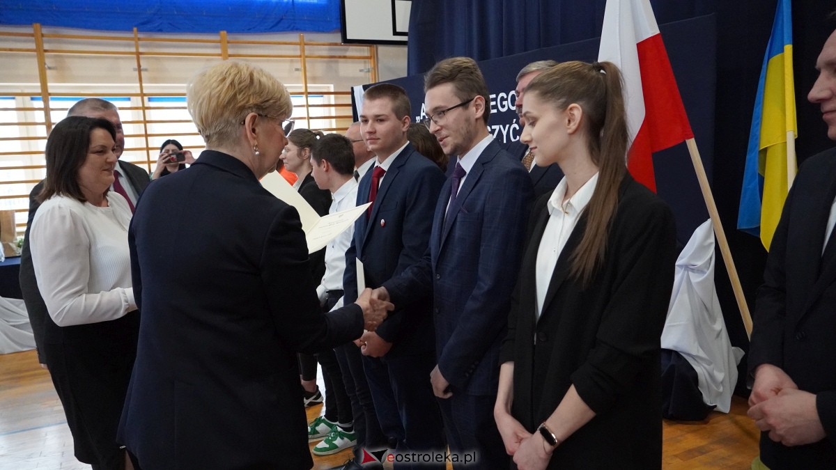 Stypendia Prezesa Rady Ministrów - uroczyste rozdanie w Zespole Szkół Powiatowych w Myszyńcu [09.12.2022] - zdjęcie #193 - eOstroleka.pl