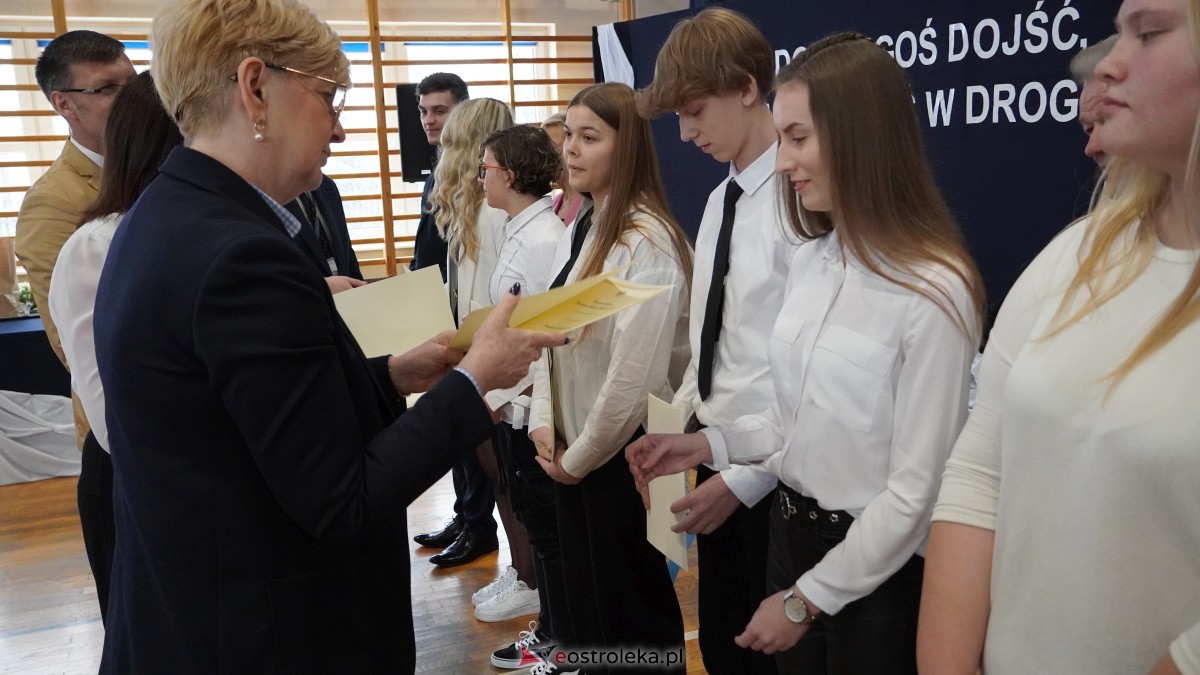 Stypendia Prezesa Rady Ministrów - uroczyste rozdanie w Zespole Szkół Powiatowych w Myszyńcu [09.12.2022] - zdjęcie #95 - eOstroleka.pl
