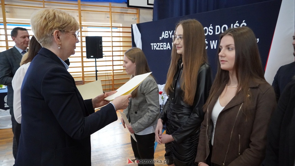 Stypendia Prezesa Rady Ministrów - uroczyste rozdanie w Zespole Szkół Powiatowych w Myszyńcu [09.12.2022] - zdjęcie #211 - eOstroleka.pl