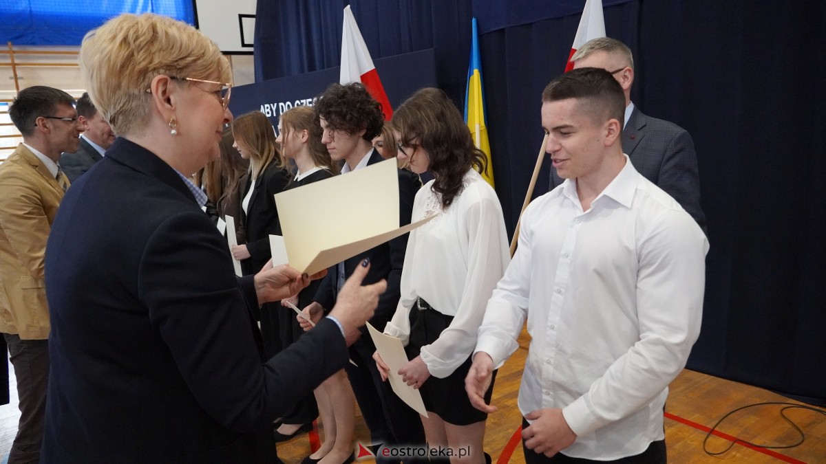 Stypendia Prezesa Rady Ministrów - uroczyste rozdanie w Zespole Szkół Powiatowych w Myszyńcu [09.12.2022] - zdjęcie #188 - eOstroleka.pl