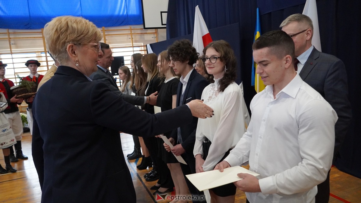 Stypendia Prezesa Rady Ministrów - uroczyste rozdanie w Zespole Szkół Powiatowych w Myszyńcu [09.12.2022] - zdjęcie #184 - eOstroleka.pl