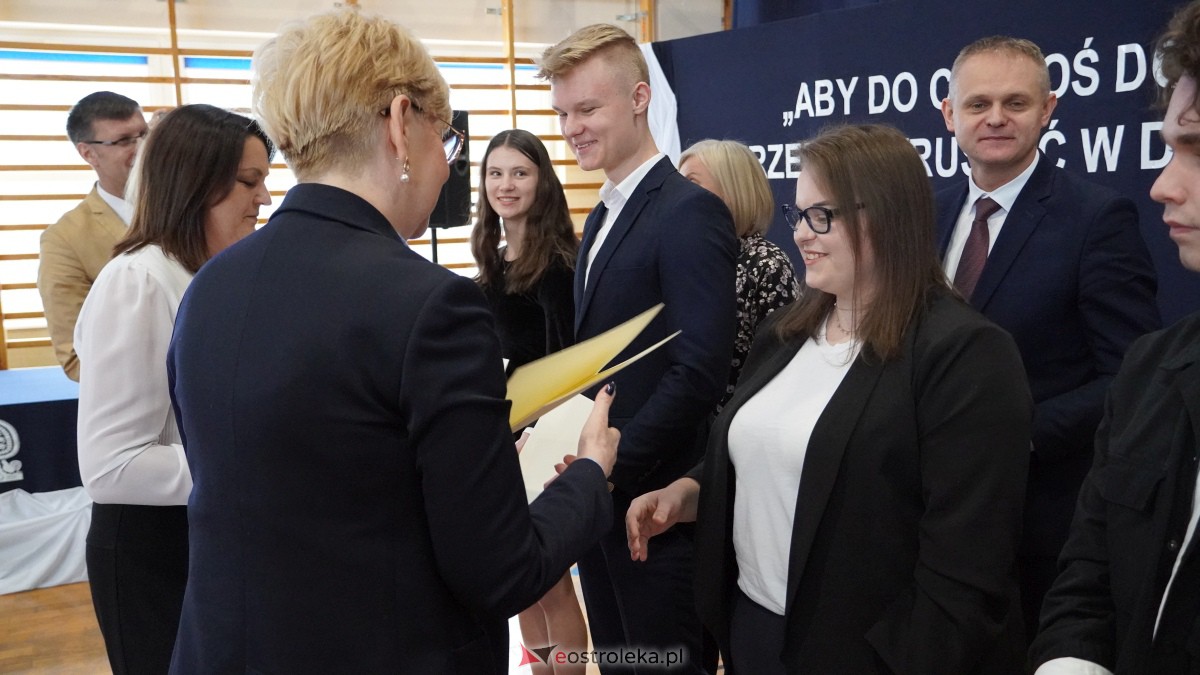 Stypendia Prezesa Rady Ministrów - uroczyste rozdanie w Zespole Szkół Powiatowych w Myszyńcu [09.12.2022] - zdjęcie #170 - eOstroleka.pl