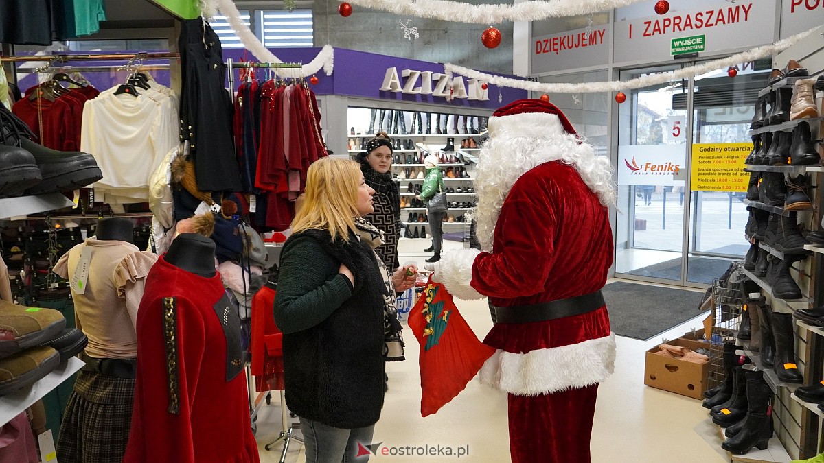 Święty Mikołaj w hali targowej Feniks [10.12.2022] - zdjęcie #2 - eOstroleka.pl