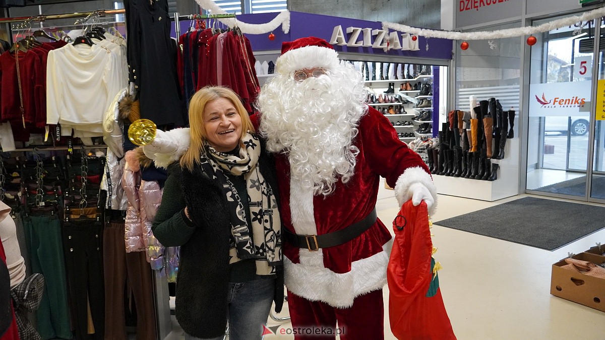 Święty Mikołaj w hali targowej Feniks [10.12.2022] - zdjęcie #3 - eOstroleka.pl