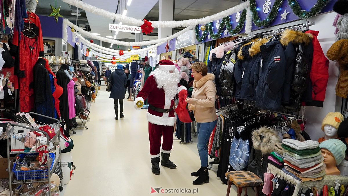 Święty Mikołaj w hali targowej Feniks [10.12.2022] - zdjęcie #7 - eOstroleka.pl