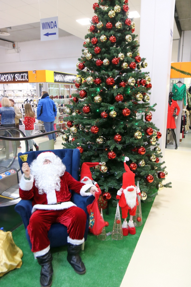 Święty Mikołaj w hali targowej Feniks [10.12.2022] - zdjęcie #17 - eOstroleka.pl