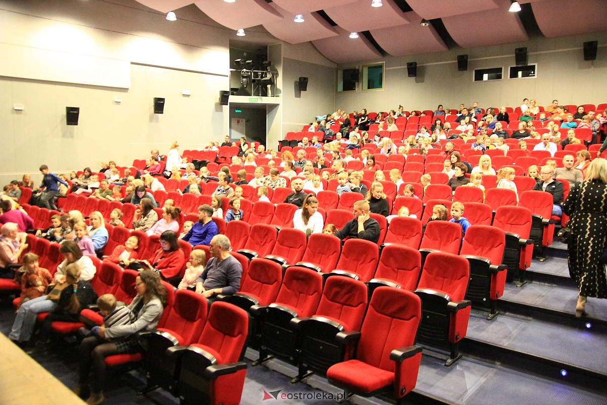 Spektakl o Kryształowej Królowie Śniegu w OCK [11.12.2022] - zdjęcie #34 - eOstroleka.pl