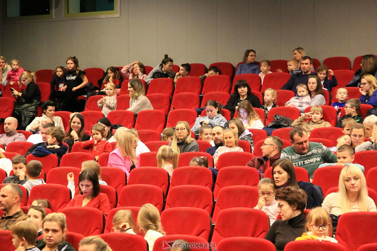 Spektakl o Kryształowej Królowie Śniegu w OCK [11.12.2022] - zdjęcie #29 - eOstroleka.pl