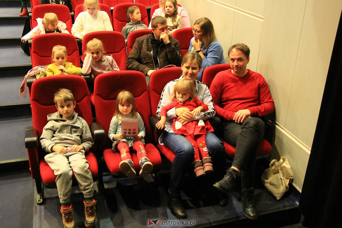 Spektakl o Kryształowej Królowie Śniegu w OCK [11.12.2022] - zdjęcie #28 - eOstroleka.pl