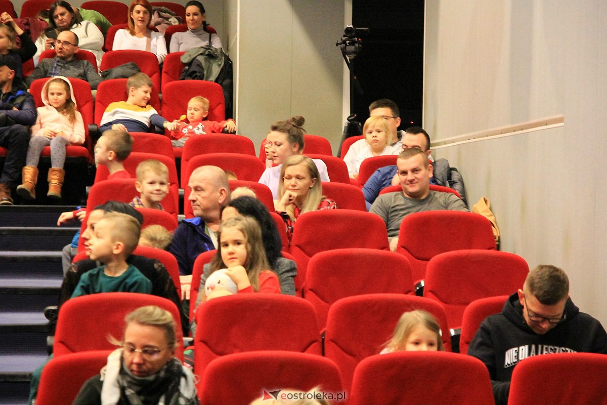 Spektakl o Kryształowej Królowie Śniegu w OCK [11.12.2022] - zdjęcie #27 - eOstroleka.pl