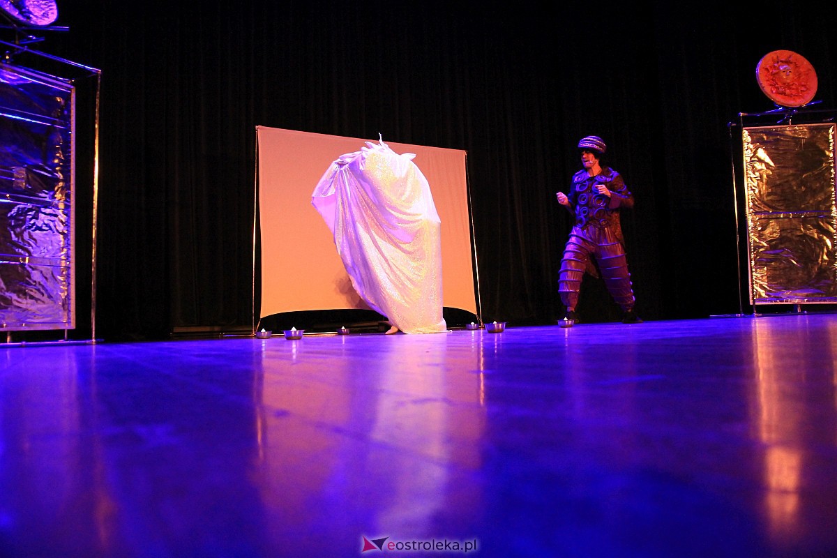 Spektakl o Kryształowej Królowie Śniegu w OCK [11.12.2022] - zdjęcie #23 - eOstroleka.pl