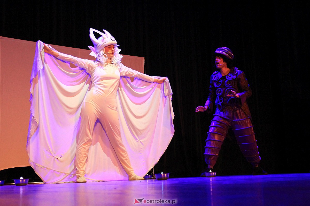 Spektakl o Kryształowej Królowie Śniegu w OCK [11.12.2022] - zdjęcie #21 - eOstroleka.pl