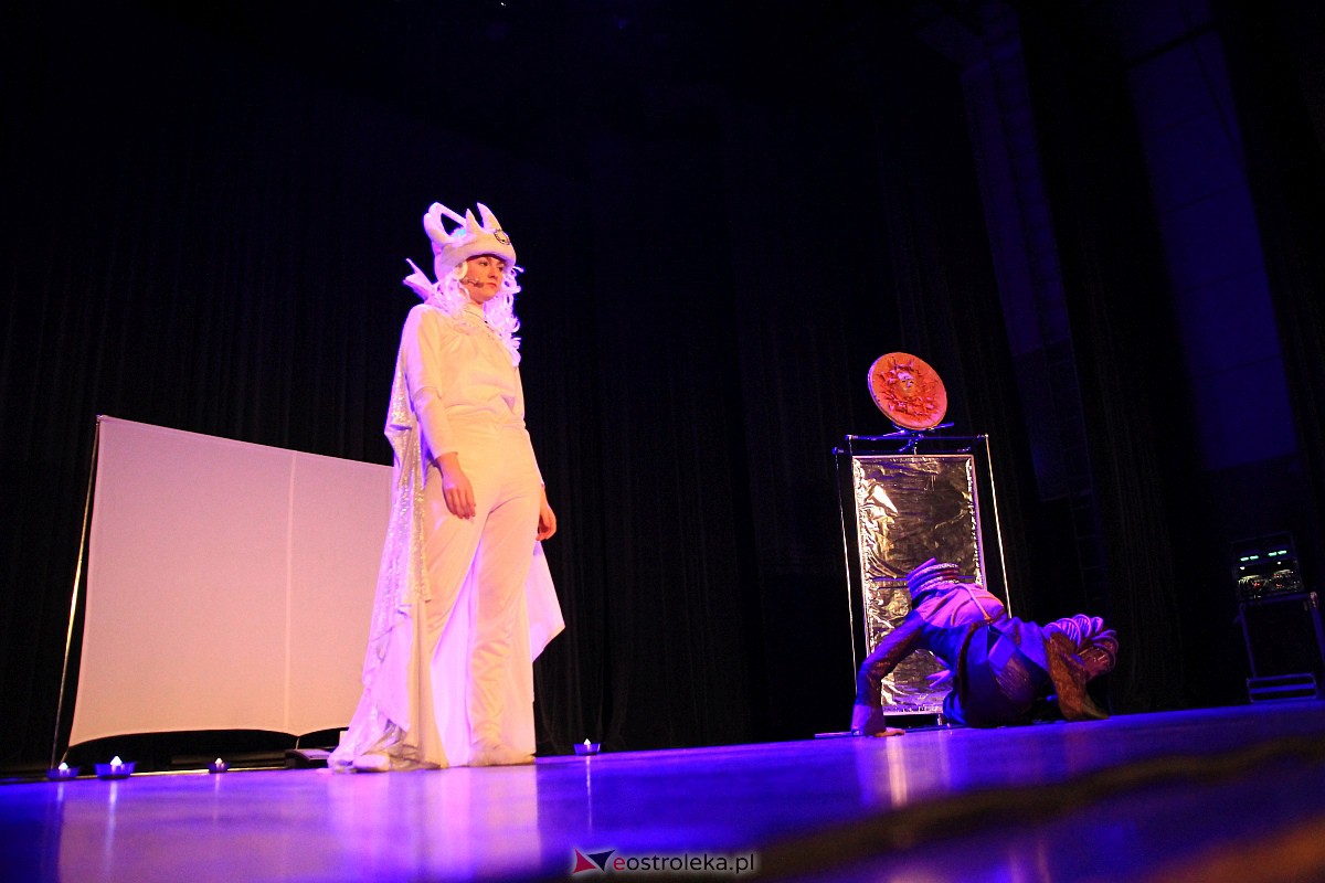 Spektakl o Kryształowej Królowie Śniegu w OCK [11.12.2022] - zdjęcie #13 - eOstroleka.pl