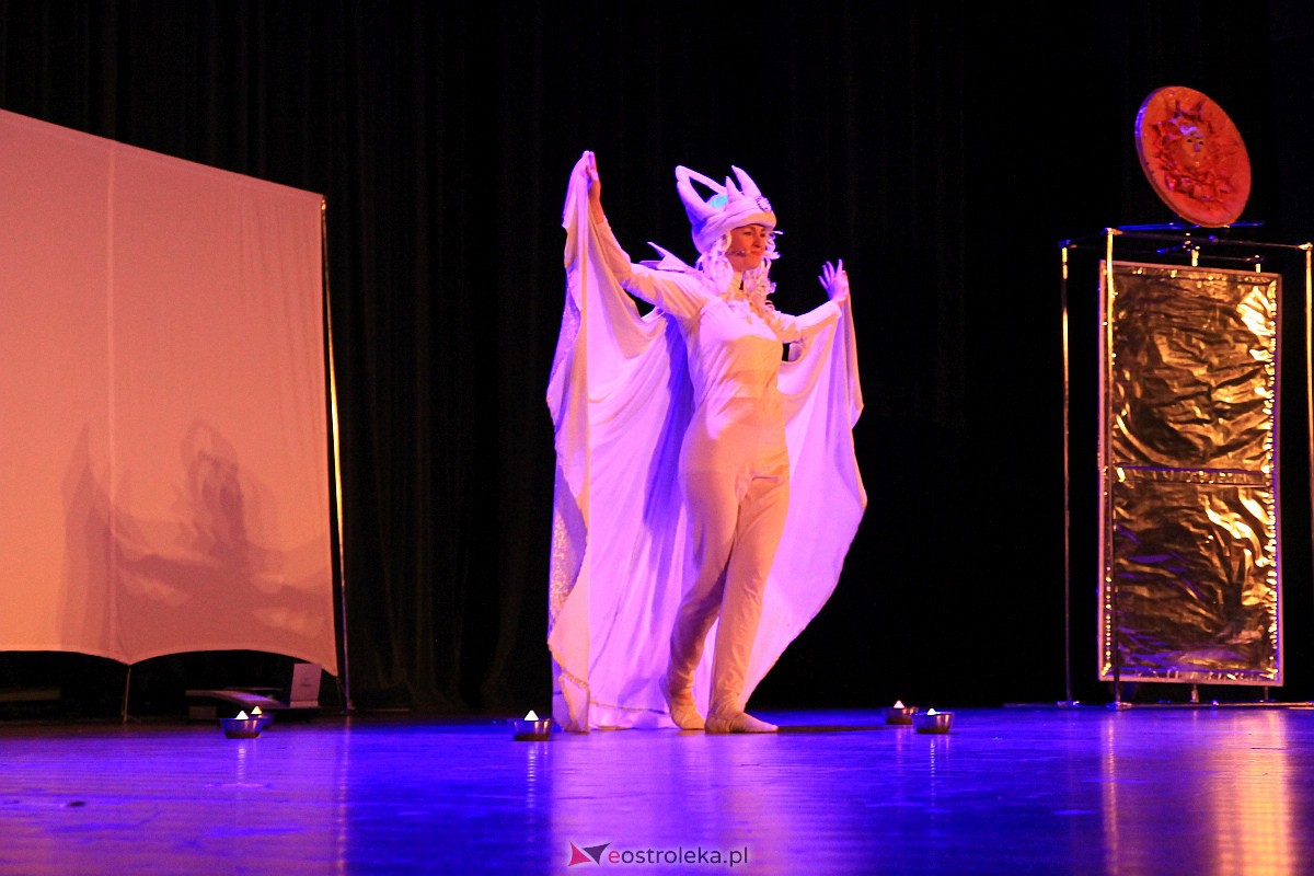 Spektakl o Kryształowej Królowie Śniegu w OCK [11.12.2022] - zdjęcie #10 - eOstroleka.pl