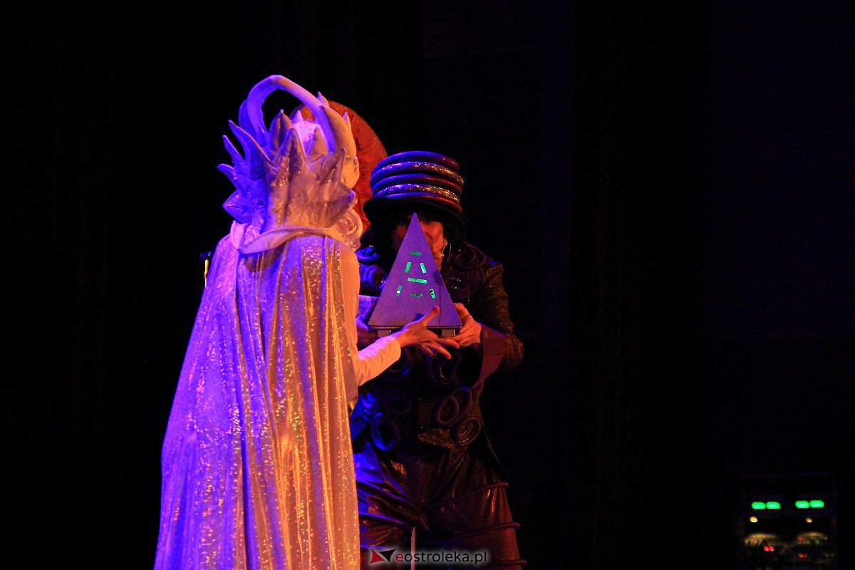 Spektakl o Kryształowej Królowie Śniegu w OCK [11.12.2022] - zdjęcie #8 - eOstroleka.pl