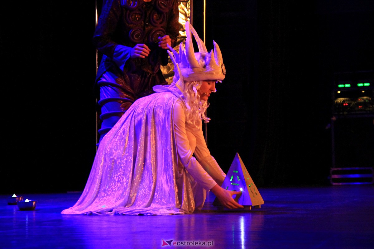 Spektakl o Kryształowej Królowie Śniegu w OCK [11.12.2022] - zdjęcie #6 - eOstroleka.pl