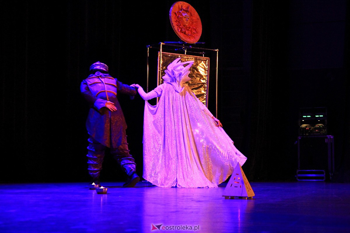 Spektakl o Kryształowej Królowie Śniegu w OCK [11.12.2022] - zdjęcie #5 - eOstroleka.pl