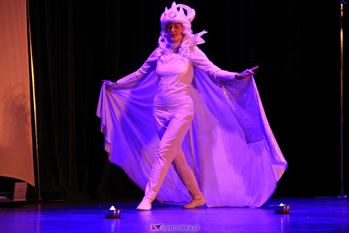 Spektakl o Kryształowej Królowie Śniegu w OCK [11.12.2022] - zdjęcie #4 - eOstroleka.pl