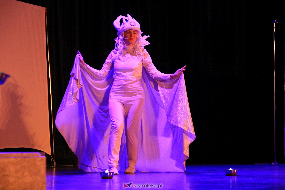 Spektakl o Kryształowej Królowie Śniegu w OCK [11.12.2022] - zdjęcie #3 - eOstroleka.pl