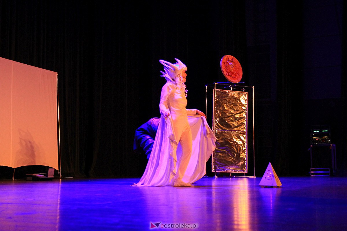 Spektakl o Kryształowej Królowie Śniegu w OCK [11.12.2022] - zdjęcie #2 - eOstroleka.pl