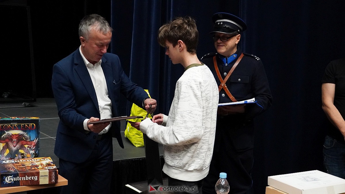 Spotkania przy planszówkach w MŻW z warsztatami malowania figurek [11.12.2022] - zdjęcie #22 - eOstroleka.pl